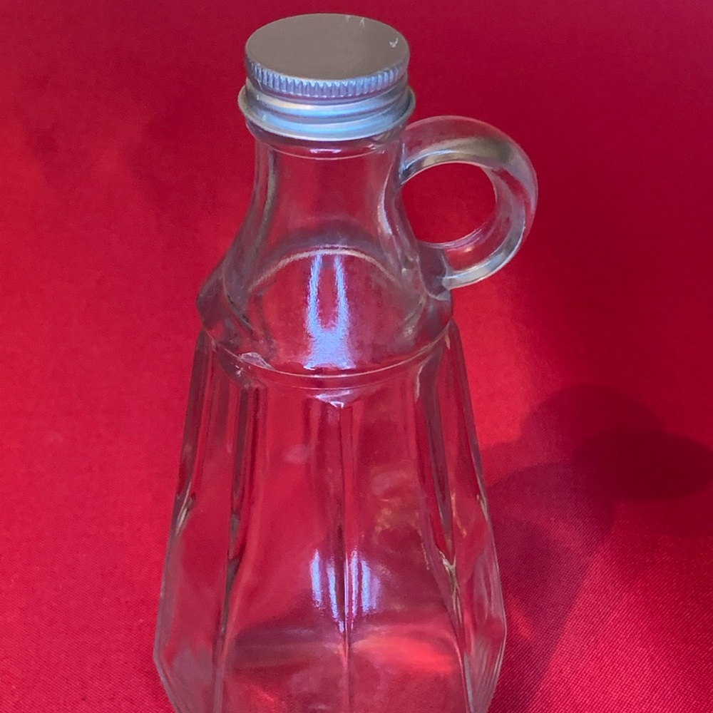 Olive Oil Glass Bottle With Metal Screw Top Lid